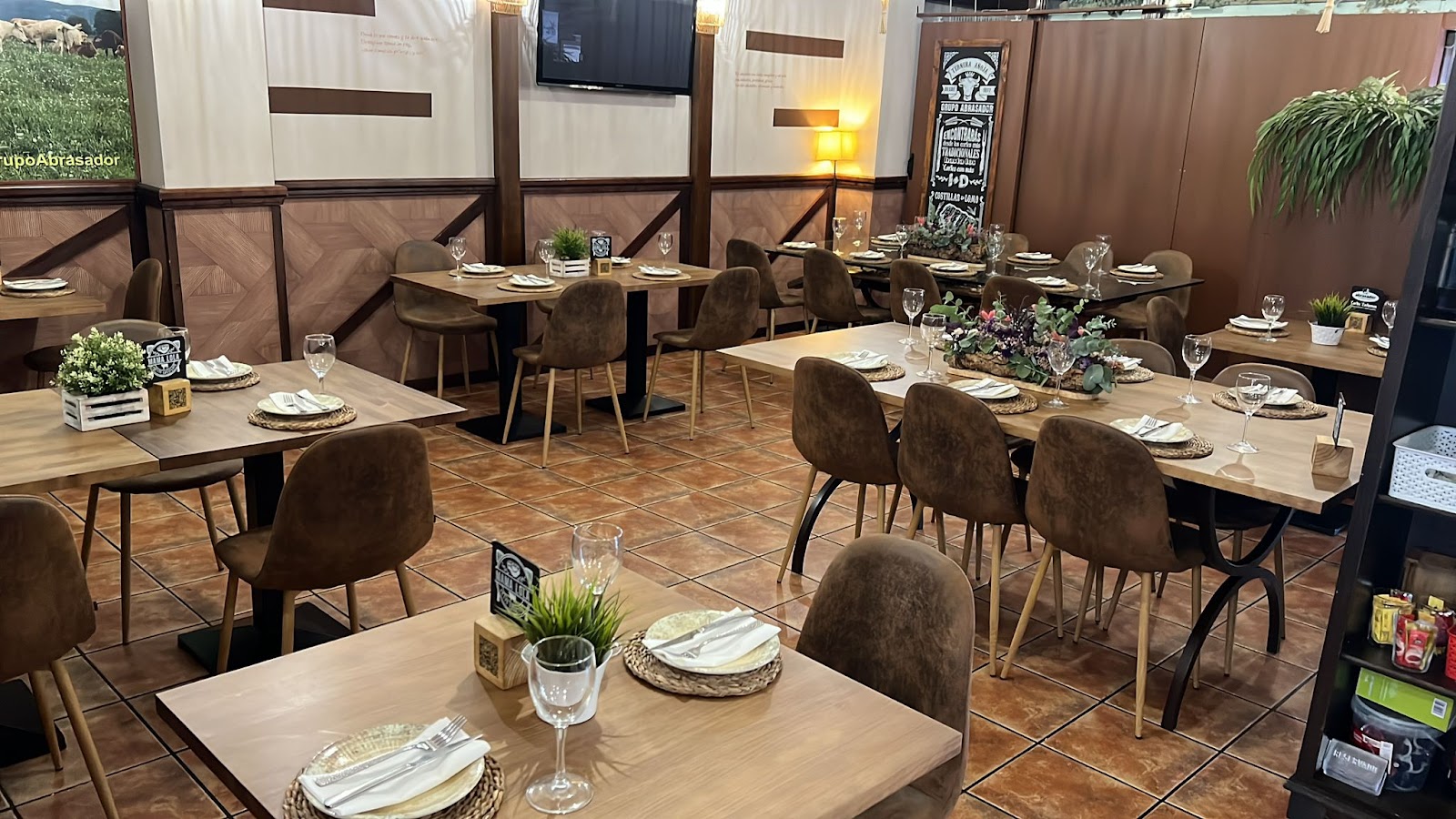 Interior del comedor de Abrasador El Racó de Mama Lola