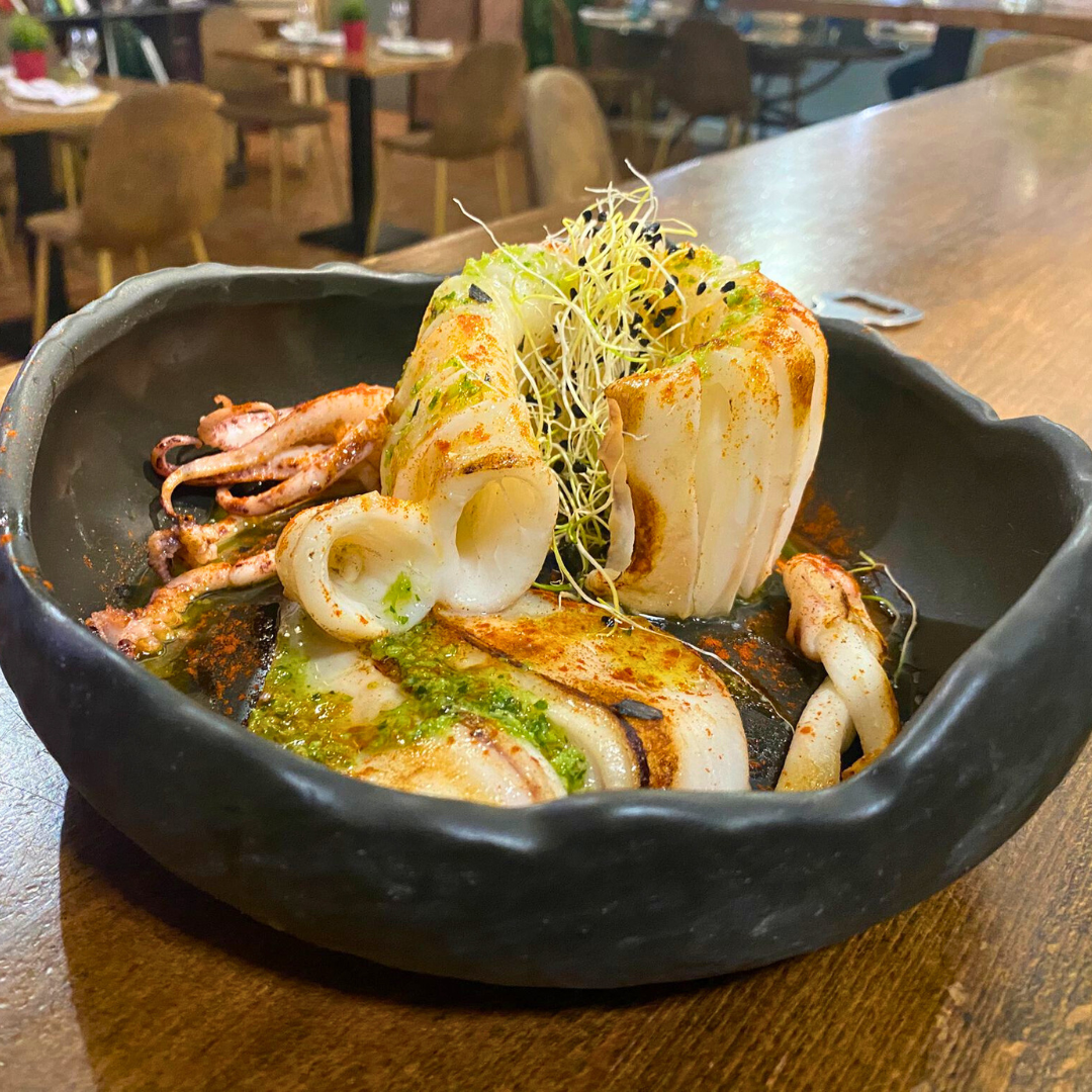 Calamar a la plancha con aceite verde