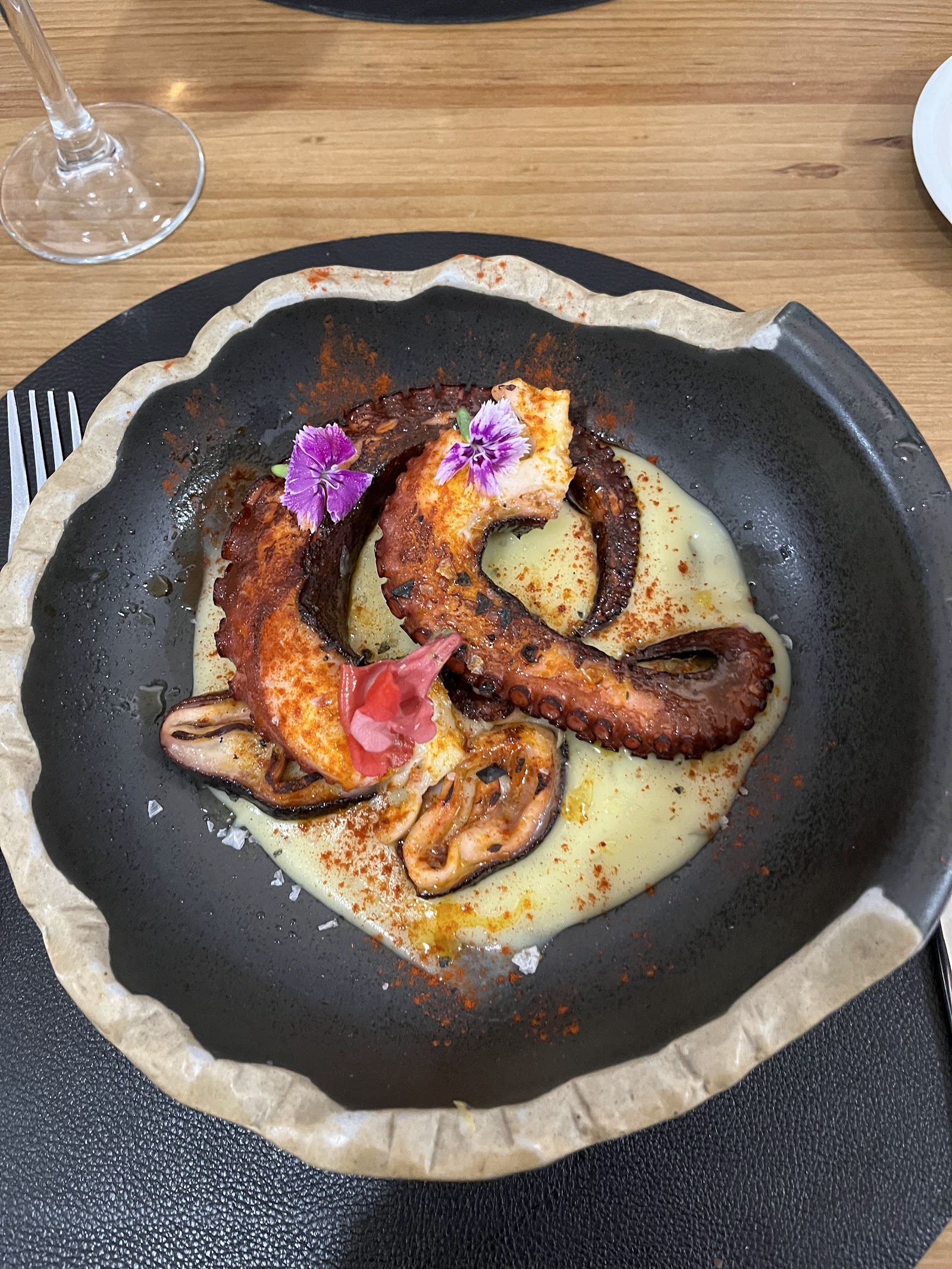 Pulpo a la brasa con cremoso de patata